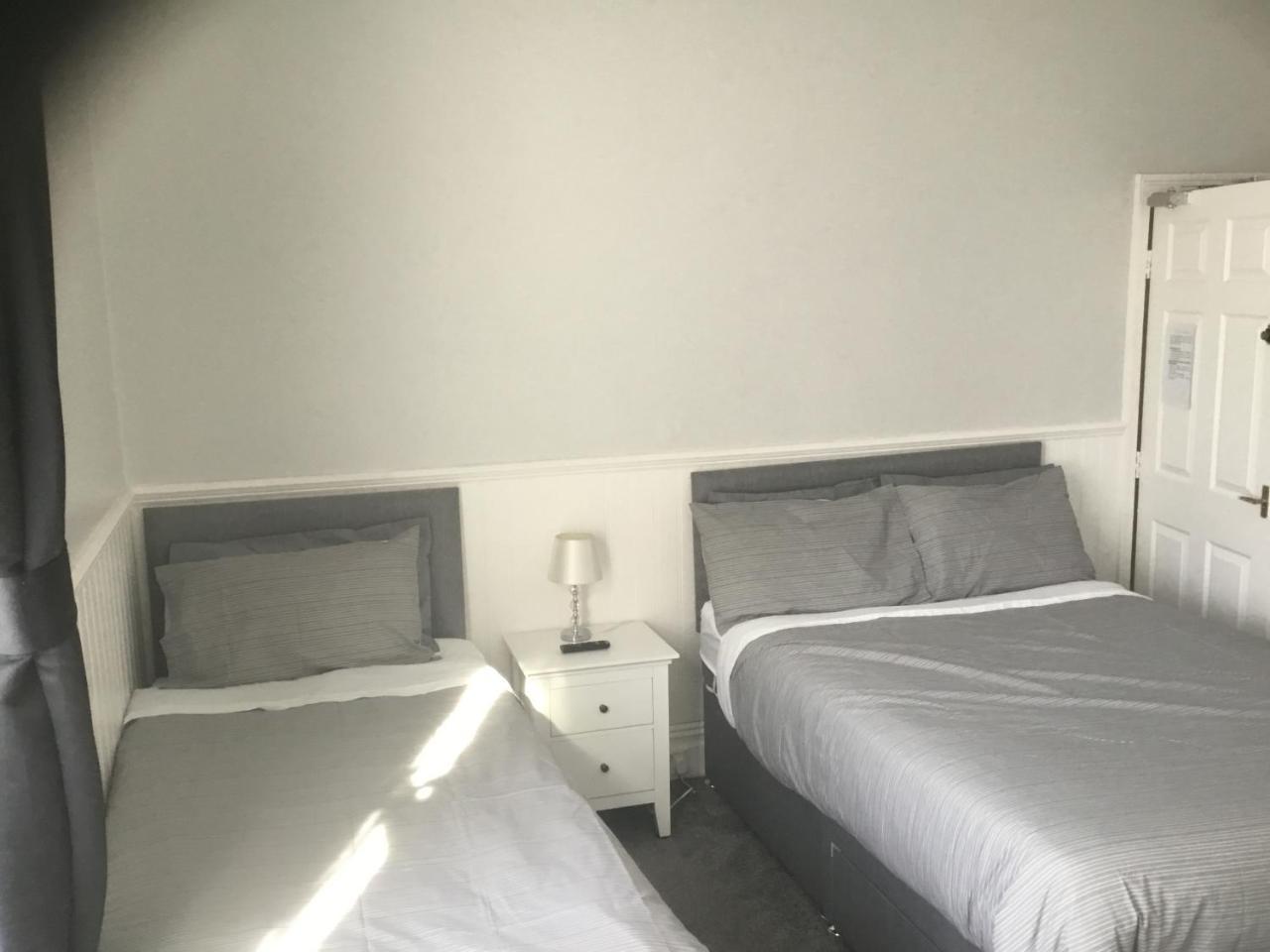 Cara Guesthouse วิทลีย์เบย์ ภายนอก รูปภาพ
